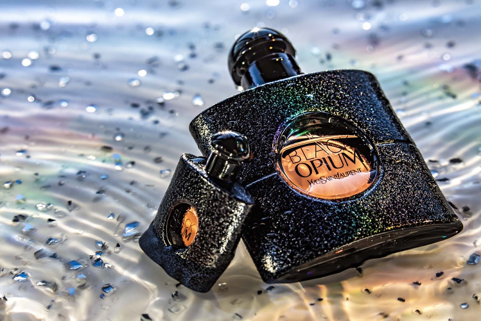 1406 Black Opium Profumo Yves Saint Laurent definitivo 72dpi.jpg