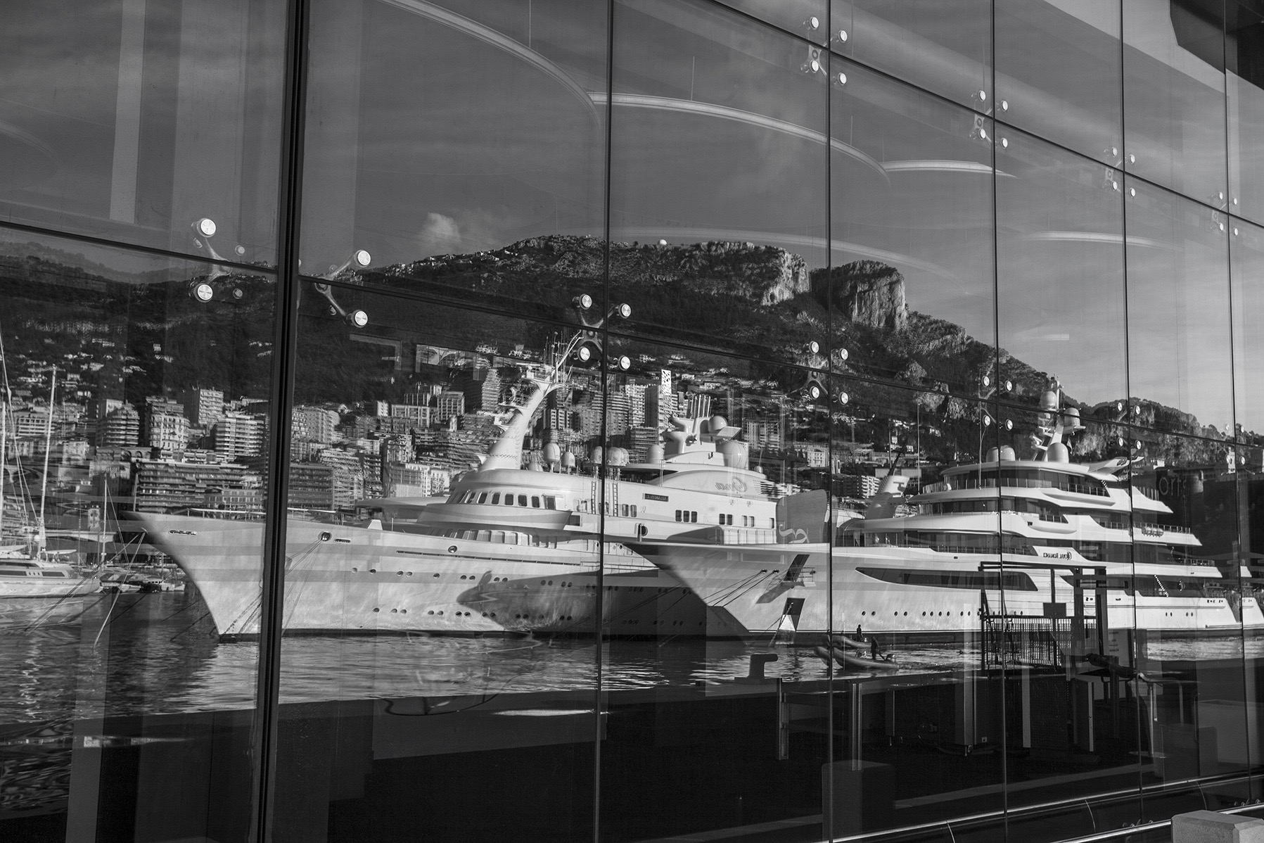 B&W Reflexes in the port