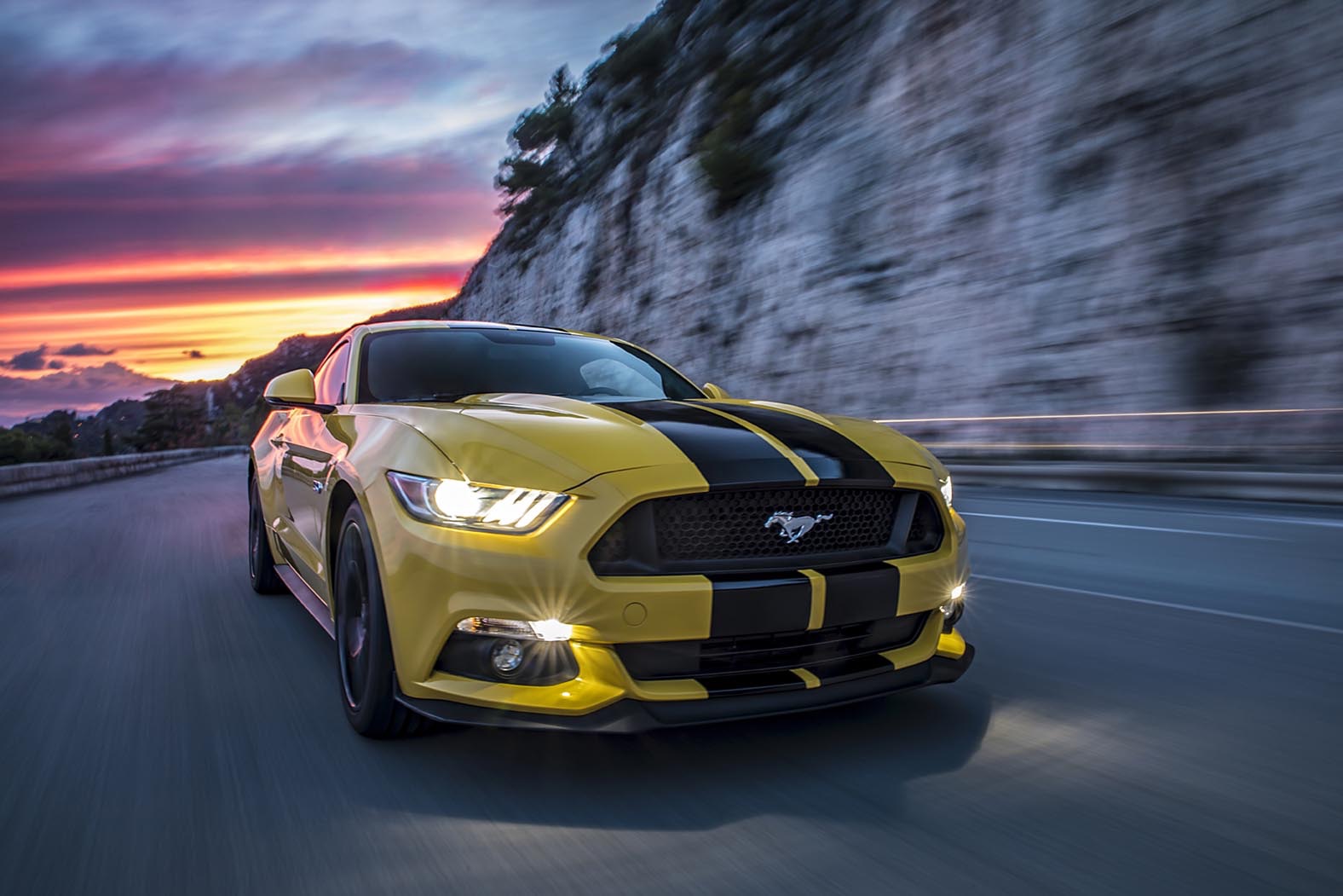 Mustang GT 5.0 - Car Rig moving car