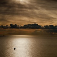 5D 3321 Mare e cielo contro sole.jpg